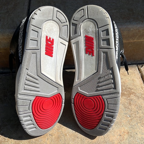 Nike Air Jordan 3 Black Cement 2018 in excellent condition. Men’s size 8.5 - Picture 8 of 9